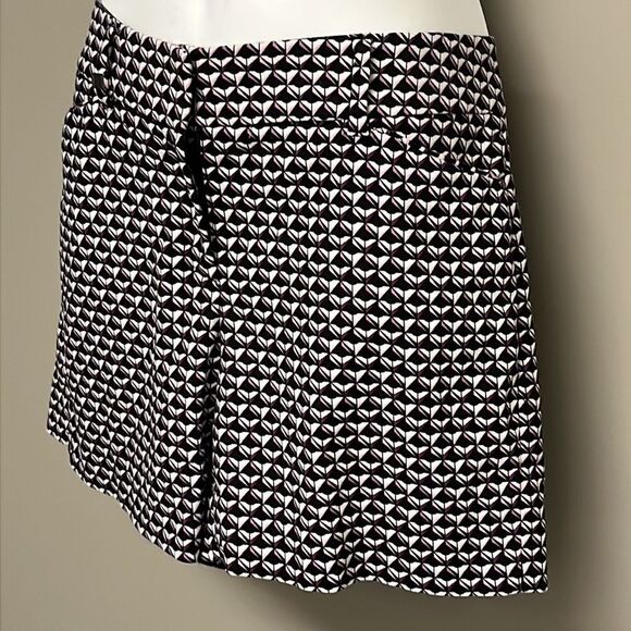 White House Black Market Abstract Print Short 4 Pocket Clasp Zip Shorts- Size 6 - Picture 2 of 16